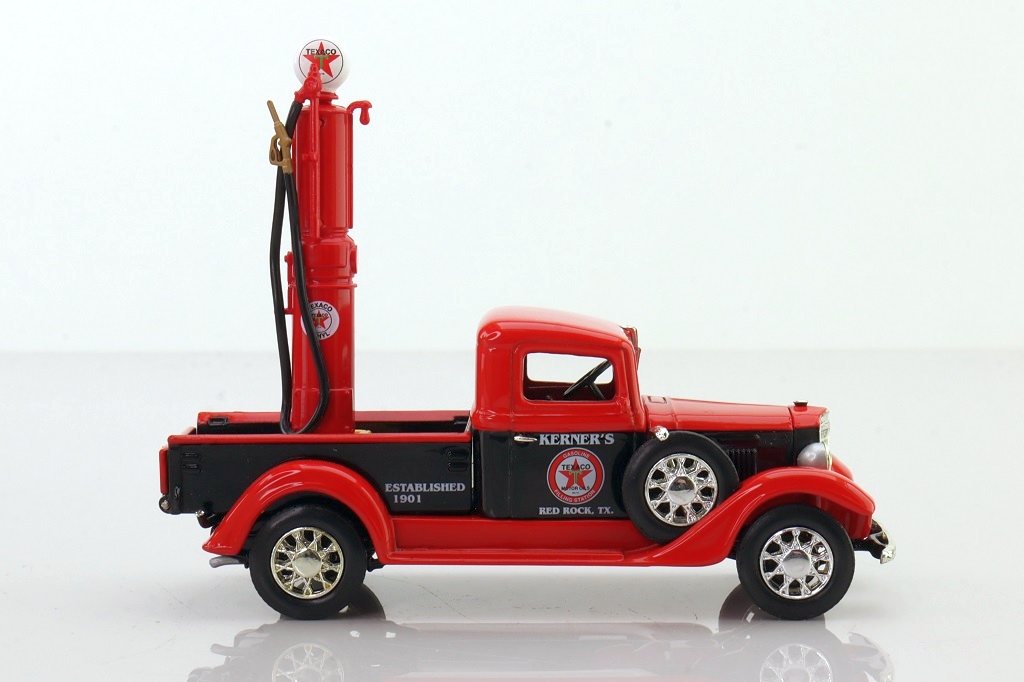 Matchbox Collectibles 92124; 1934 International C Series Pickup; Texaco Pump